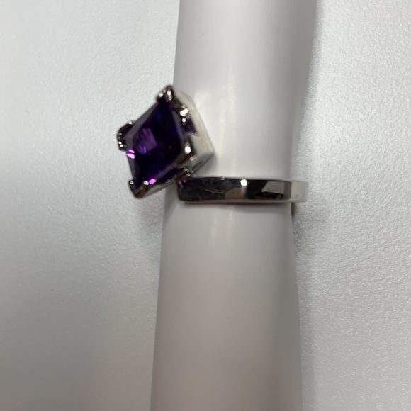 Ring - Picture 3 of 3